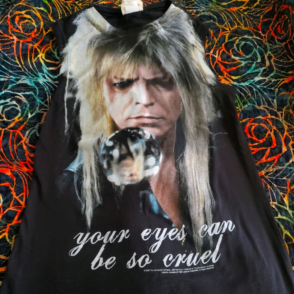 Sleeveless Tee with Labyrinth Theme Sz. M